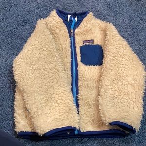 Patagonia jacket. Size 3T. Used but in good condition.